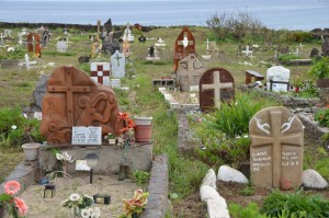 Vogelmann-Symbole auf dem Friedhof