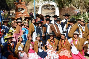 Gruppenbild von Fiesta-Teilnehmern in Purmamarca