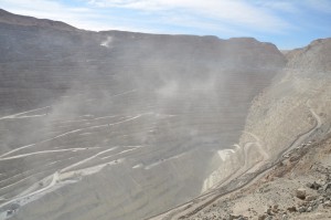 Bis zu 1.250 m tiefe Kupfermine von Chuquicamata