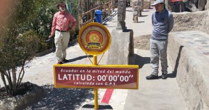 Falsche Äquator-Linie im Museum Intiñan