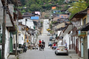 Pferde gehören zum Straßenbild von San Agustín