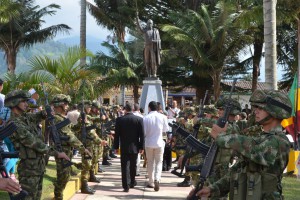 Kranzniederlegung am Denkmal von Simon Bolivar