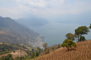 Wegen schlechter Sicht etwas ernüchternder Blick auf den Atitlán-See