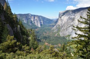 Blick vom Four Mile Trail hinunter ins Yosemite Valley