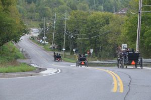 Mennoniten (oder Amische?) auf dem Heimweg vom sonntäglichen Kirchenbesuch